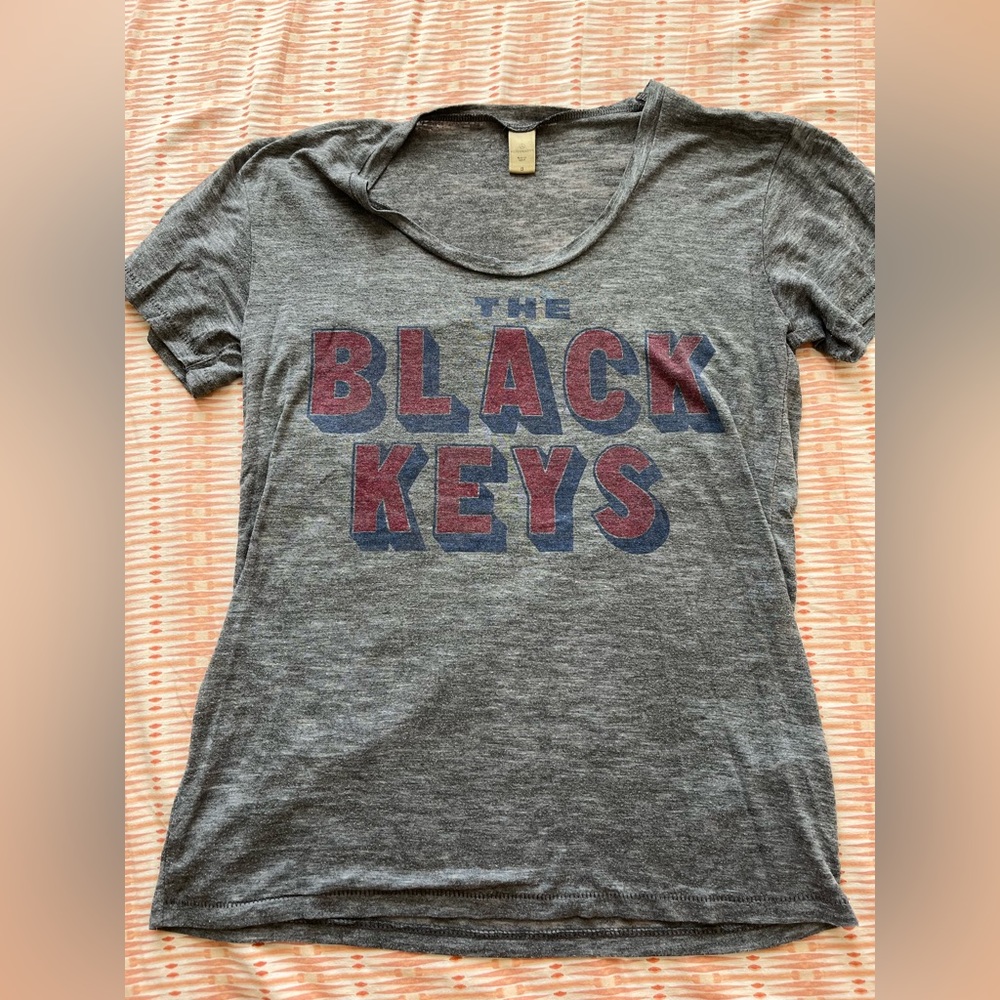 Small black keys concert shirt vintage